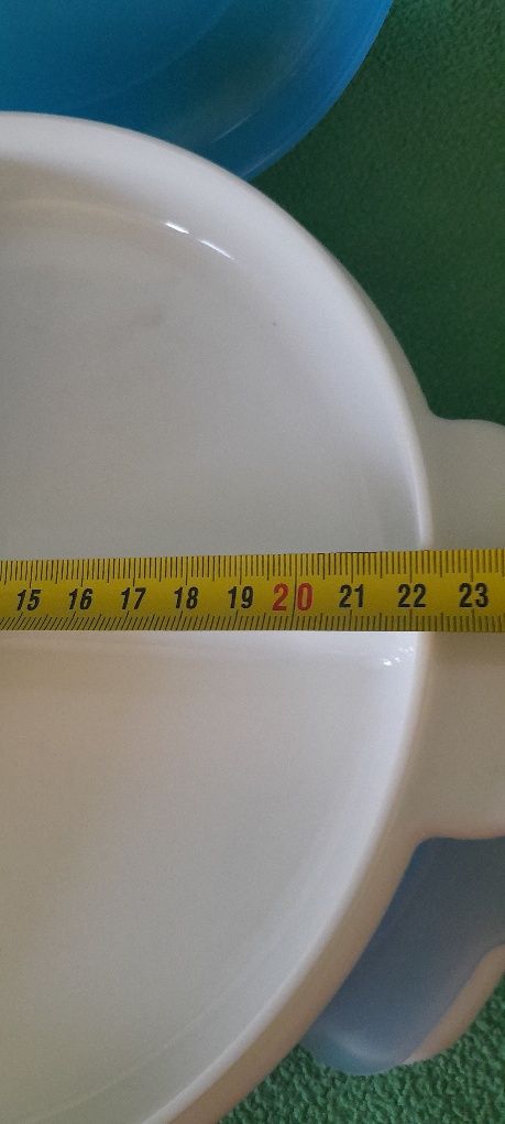 2 pojemniki  talerze obiadowe plastik