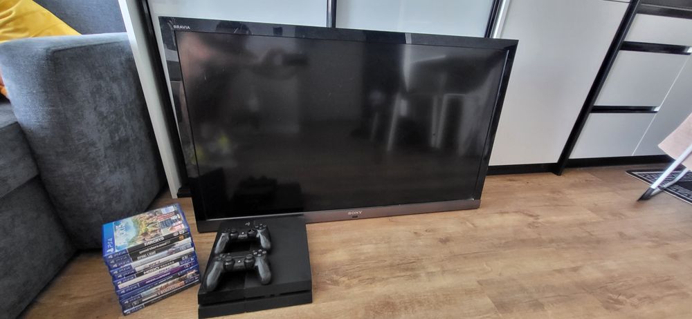 Zestaw TV Sony Bravia 46cali + konsola PS4 z całym zestawem + 12 Gier