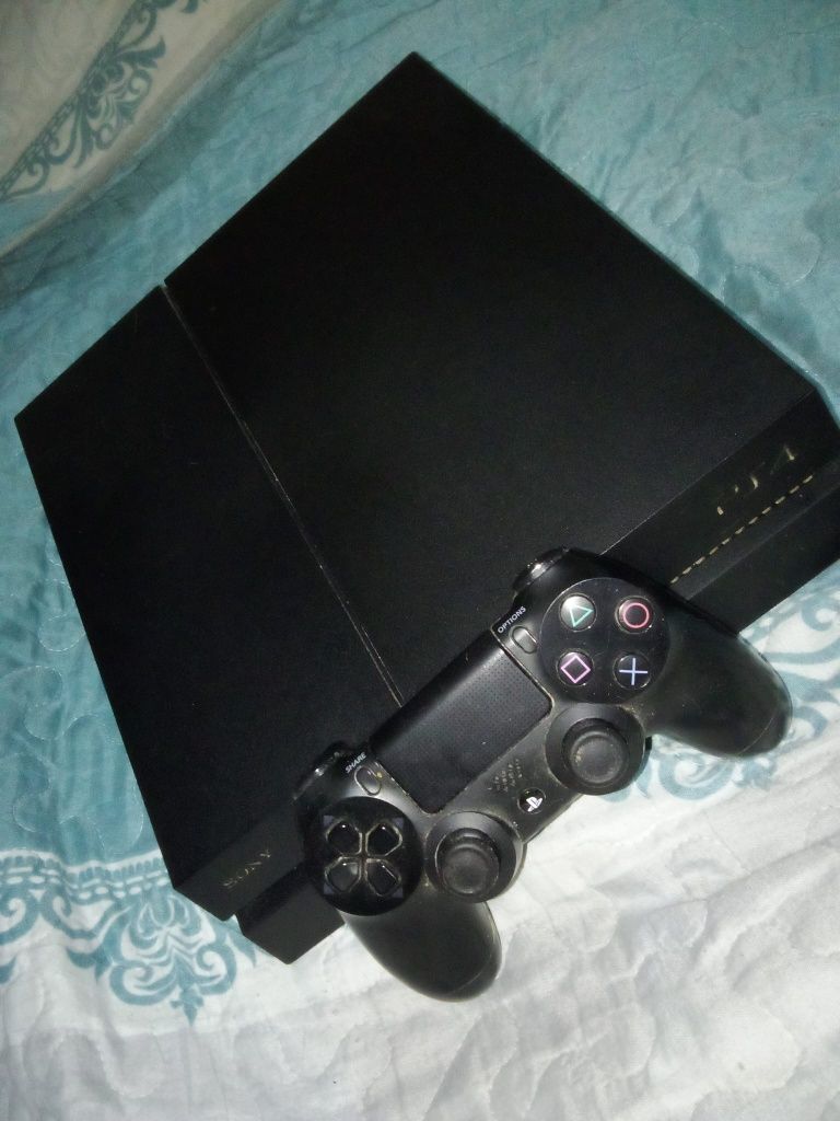 vendo ps4 impecável com pouco uso