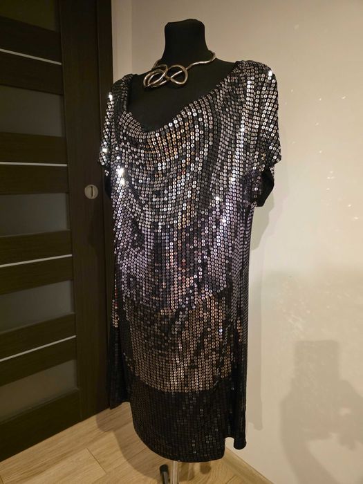 Cekinowa sukienka mała czarna r. 16 – stan idealny