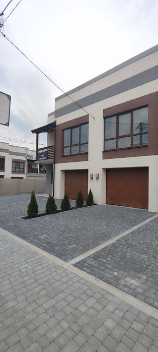 Продаж кутового таунхауса з міськими комунікаціями,благоустрій зроблен