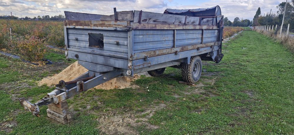 Rozrzutnik do trocin zrębki torfu