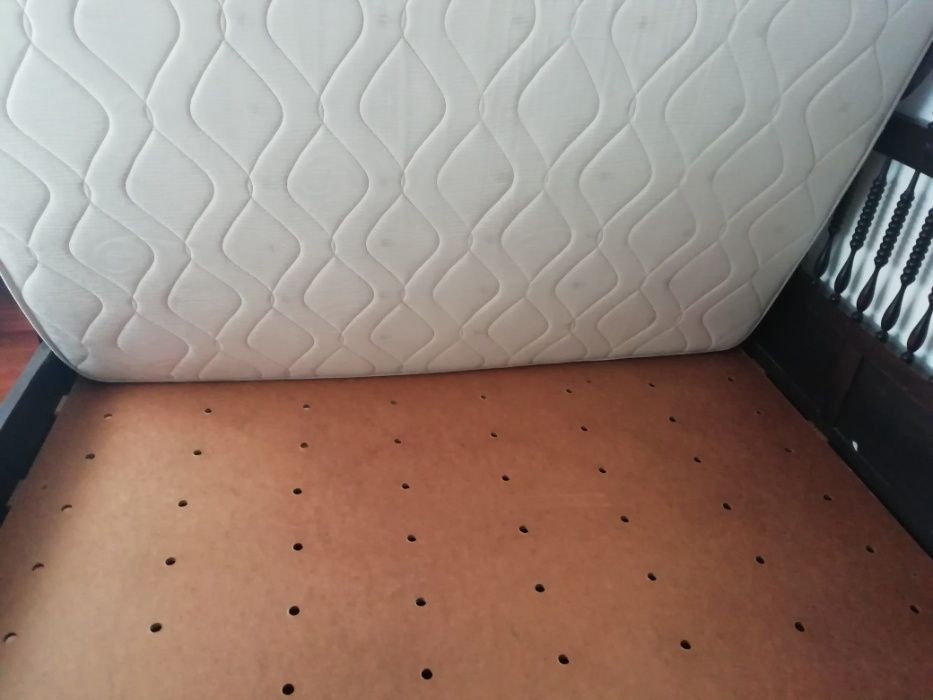 Quarto de Casal Clássico em Mogno – Estado Impecável
