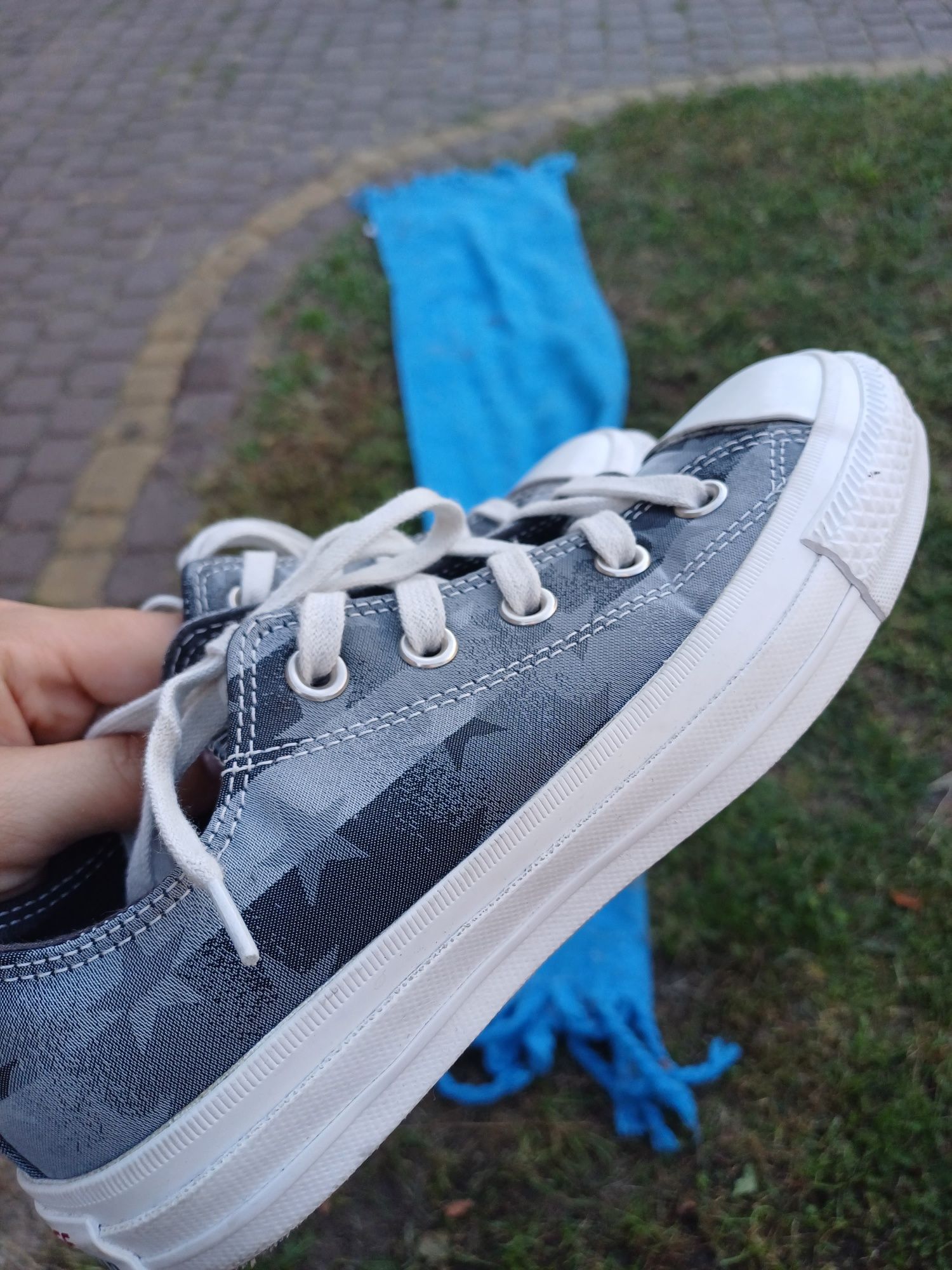 Buty dzieciece converse w gwiazki