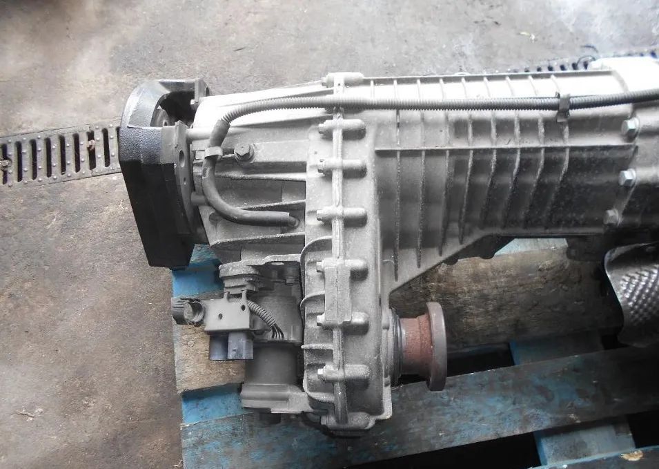 Reduktor skrzyni VW Touareg 2,5 TDI 4x4 2007r 0AD341011A