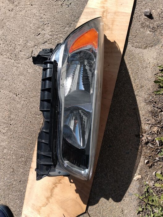 Фара нова права Форд ескейп ,куга 2018 11000