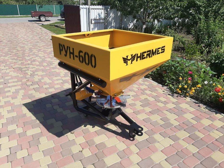 Разбрасыватель минеральных удобрений РУН 600 к трактору МТЗ