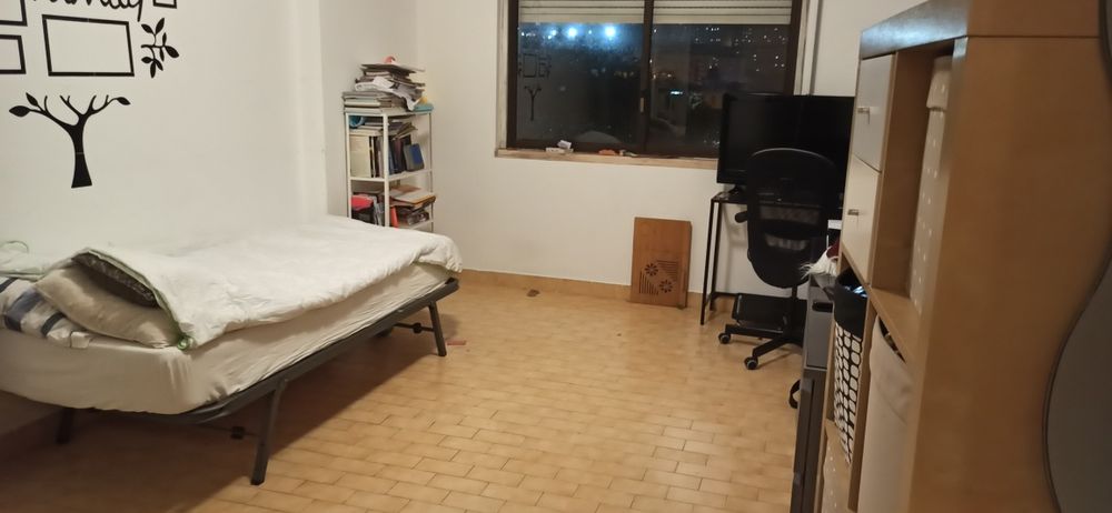 Quarto duplo ou single para alugar - Belas