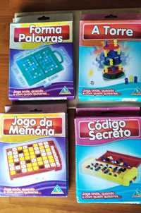 Brinquedos; Jogo 4 em Linha, batedeira de bolos, desenho colorido