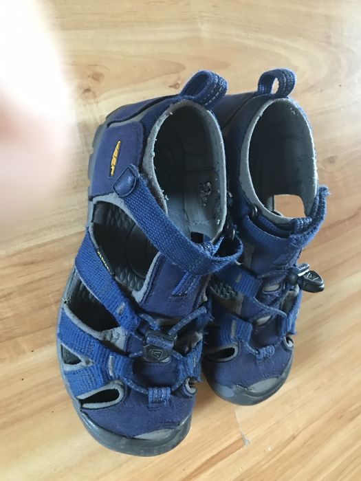 Sandały chłopięce czarne keen r 32/33 gratis druga para