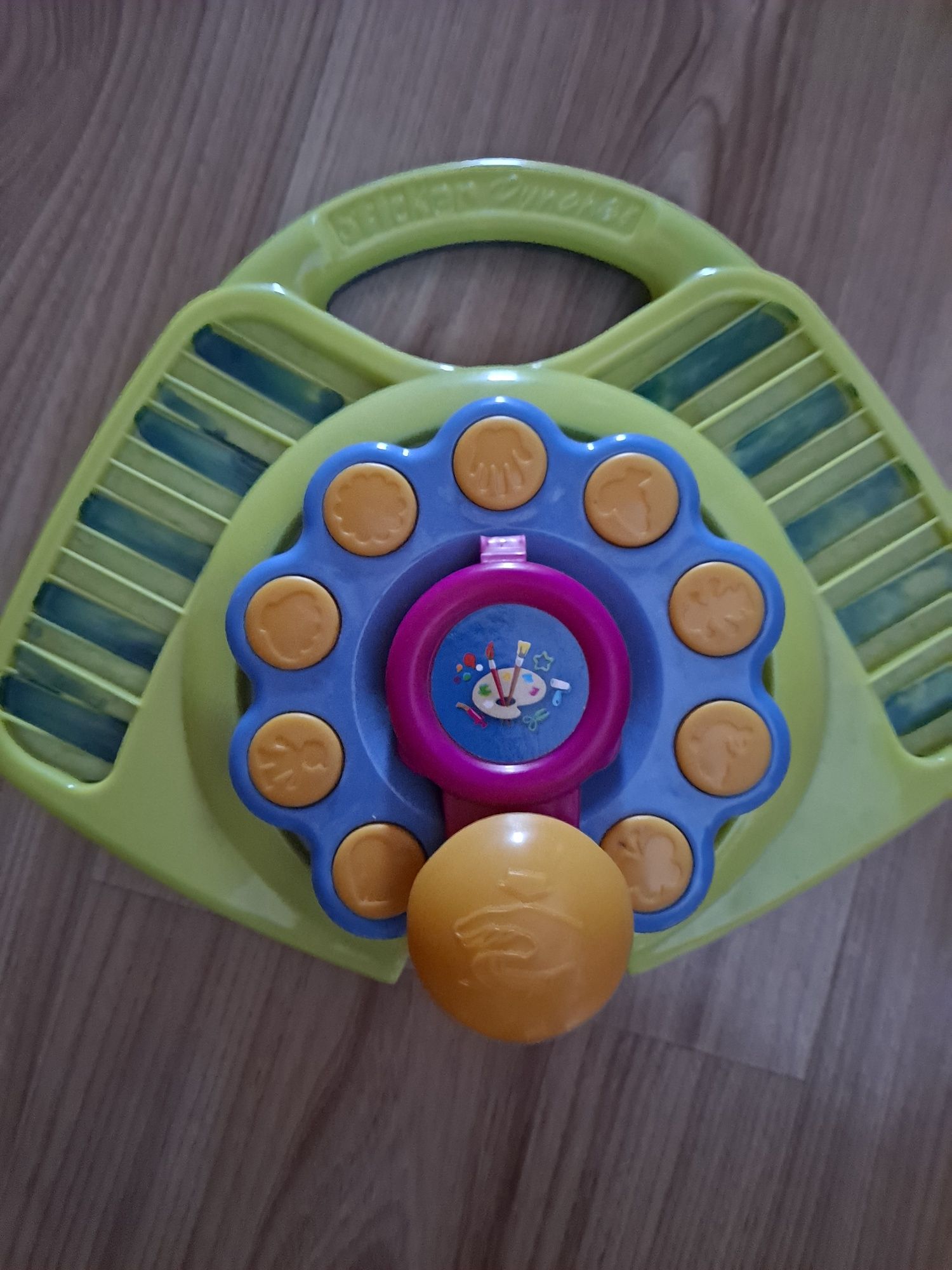 Projektor i dziurkacz ozdobny
