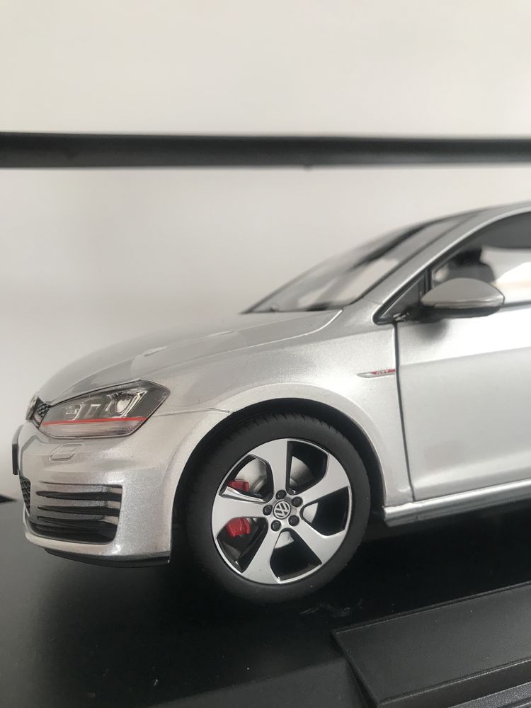 Модель Volkswagen Golf 7 GTI, 1:18 (GTE, GTD, Norev)