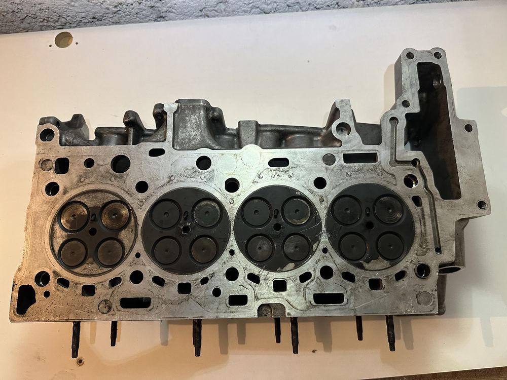 Głowica z zaworami BMW F10 N47d20c