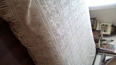 Coberta em crochet cama de casal como nova