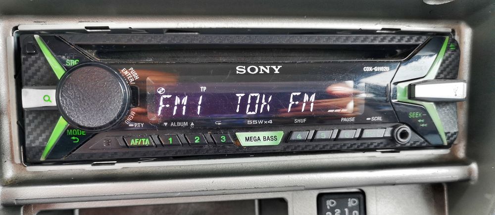 Radio CD samochodowe Sony.