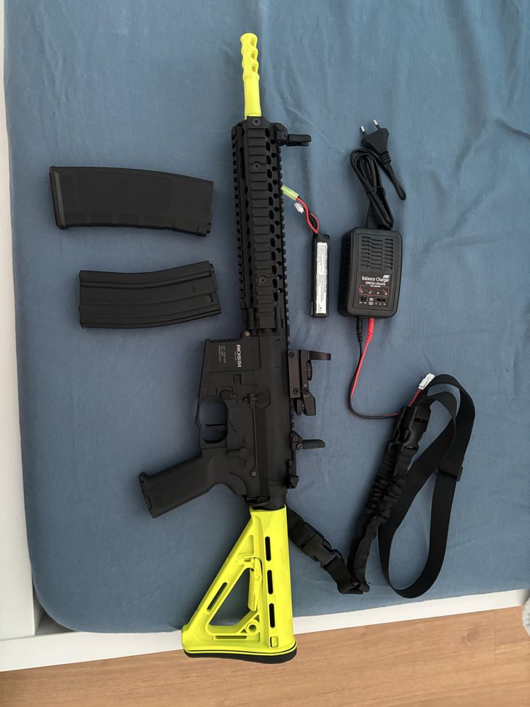 Airsoft Rossi Sentinel Beta 9 + roupa e capacetes