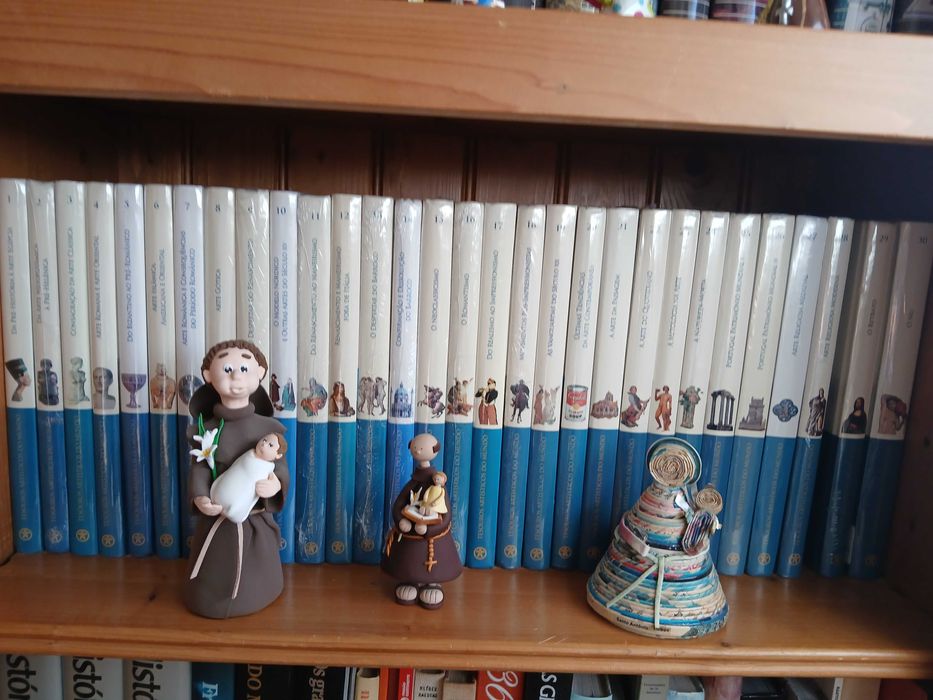Colecção 30 volumes novos Tesouros artísticos do mundo