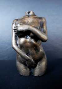 Rzeźba z gipsu / Kobieta / oliwkowy brąz metaliczny, wys. 8,5 cm
