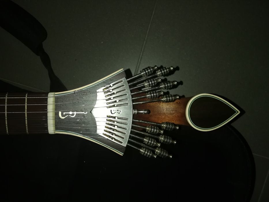 Guitarra Portuguesa de Coimbra em madeira maciça natural