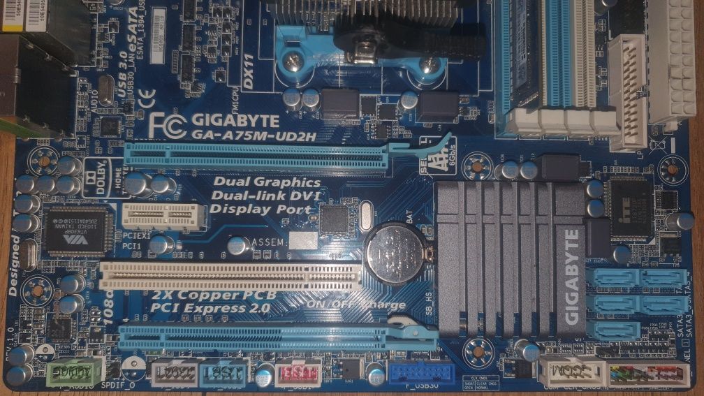 GIGABYTE GA-A75M-UD2H FM1 + A6-3500 3x2.1ghz + DDR3 8GB SK Hynix