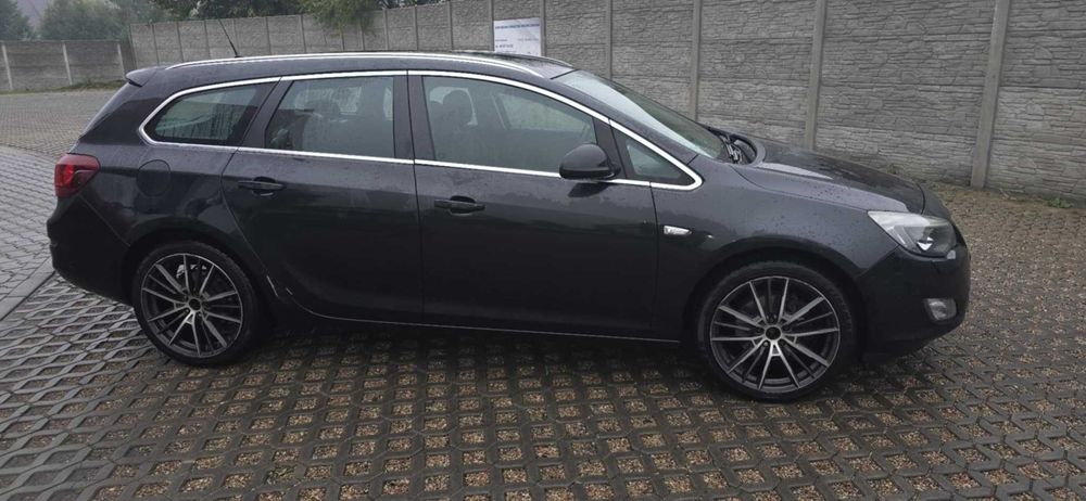 Opel Astra J 2.0 CDTI 165KM Sports Tourer