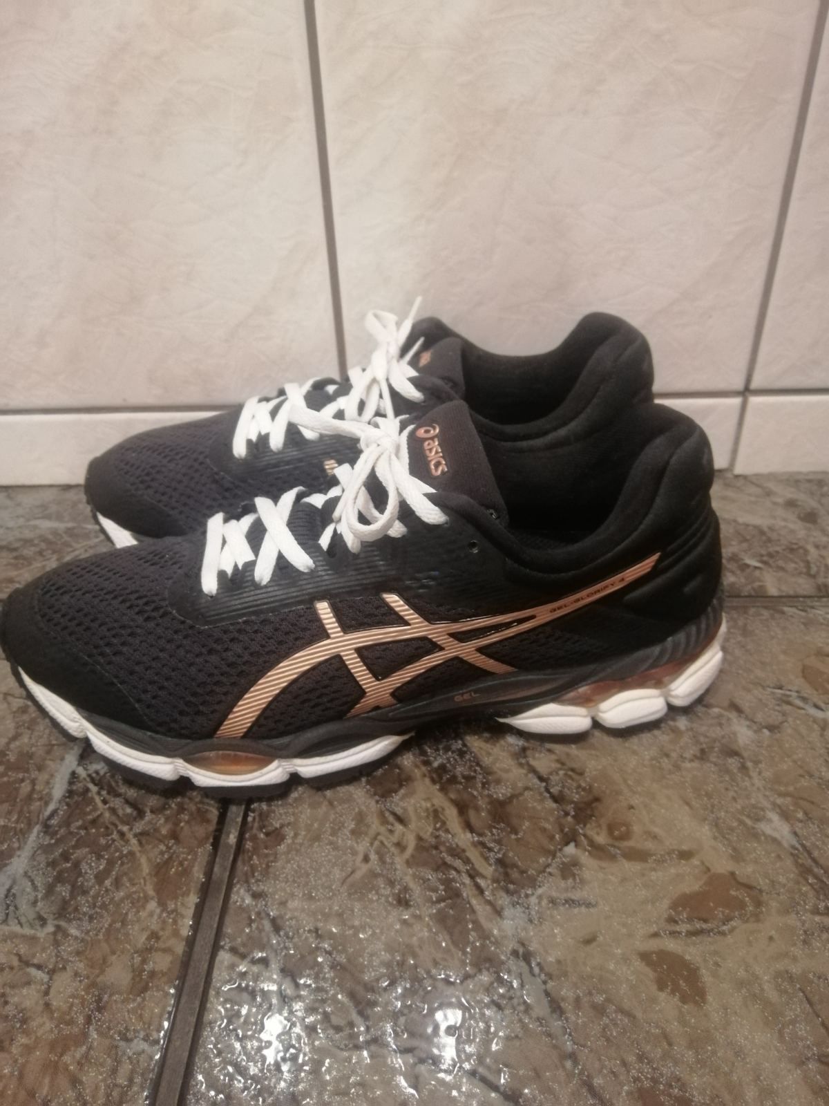 Кросівки "ASICS GEL- GLORIFY 4"оригінал,чорні,жіночі,38,5розм./24,5см.