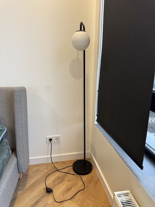 Торшер напольний в вигляді шару