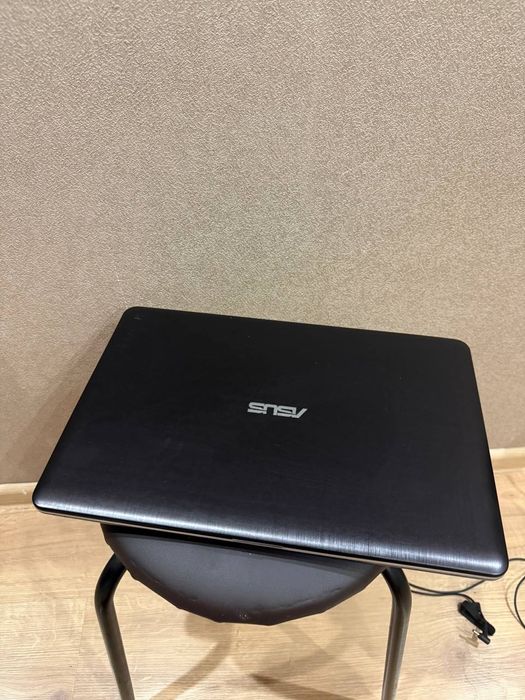 Ноутбук ASUS X541S, Стан ідеал! Батарея тримає!