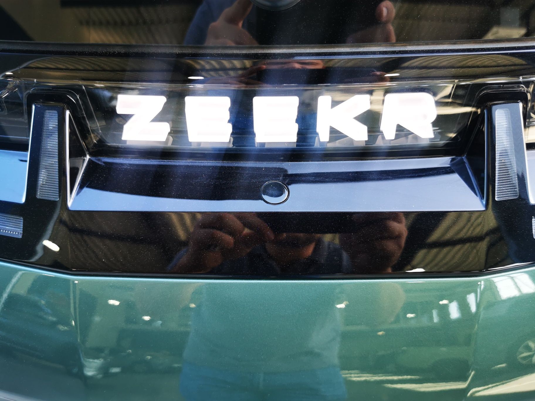 Електромобіль ZEEKR X 2024