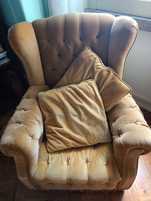 Poltrona veludo amarelo torrado