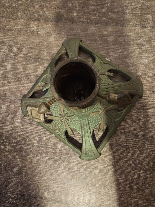 Stary stojak pod choinkę