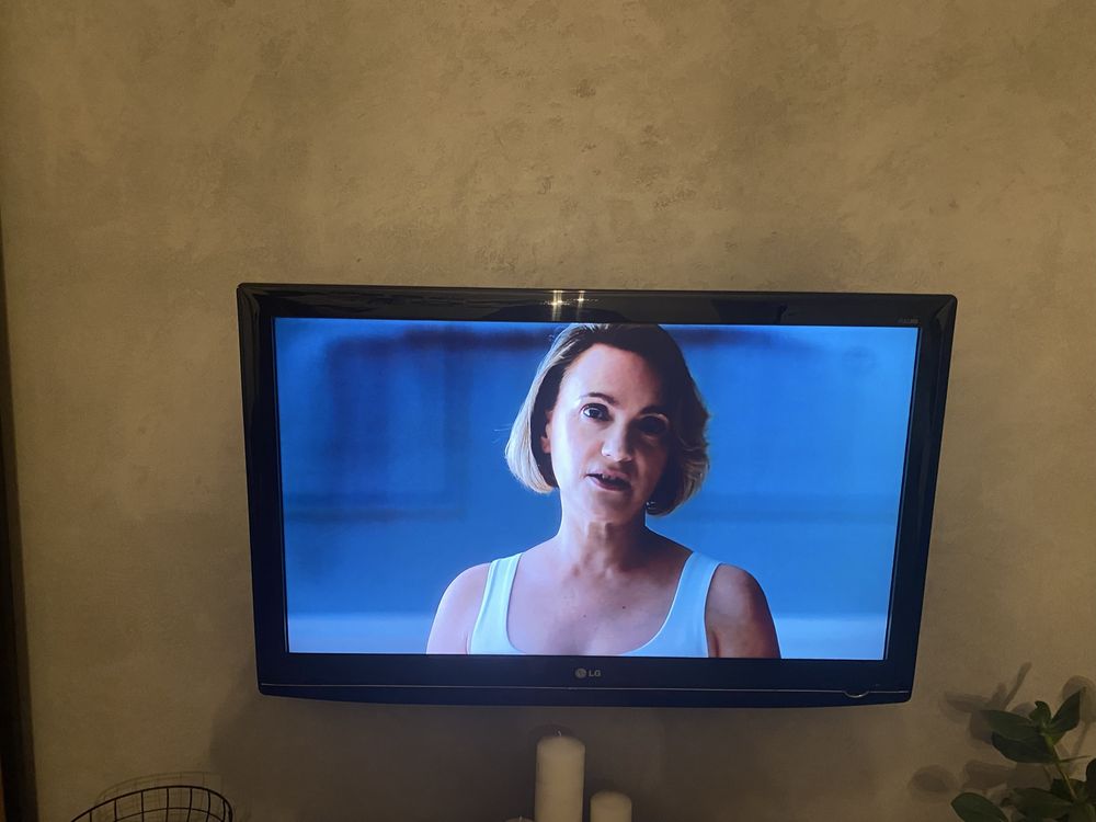 Telewizor LCD marki LG 42 cale