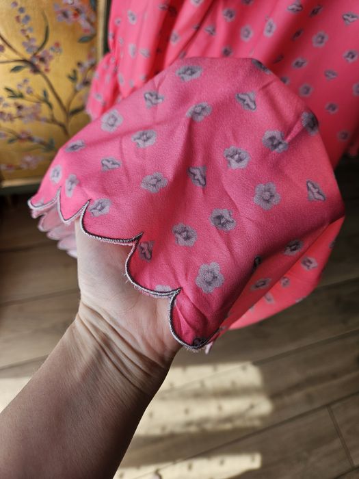 Sukienka damska letnia rozkloszowana boho – fuksja z kwiatowym wzor