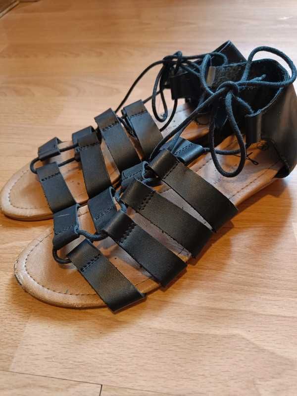 Buty rzymianki czarne