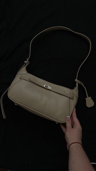 Бежева та чорна та біла сумка багет з косметичкою