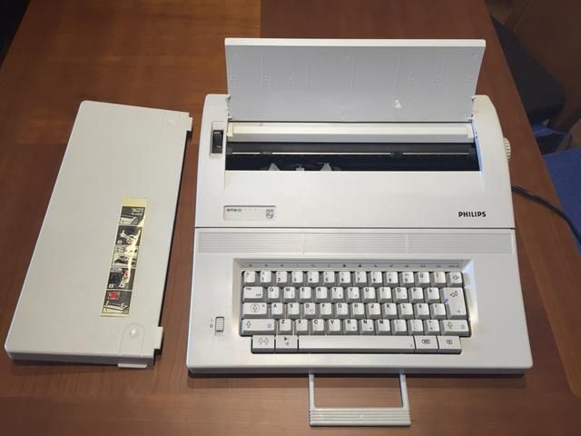 Máquina de Escrever Philips PTW 120/17