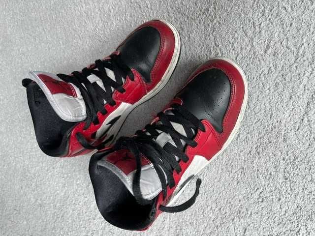 Sapatilhas Originais Nike Air Jordan 1 Mid retro para rapaz