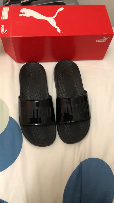 Dos bons chinelos Da puma