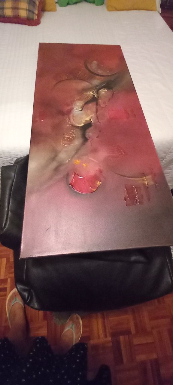 Quadro de parede tons de bordeaux,