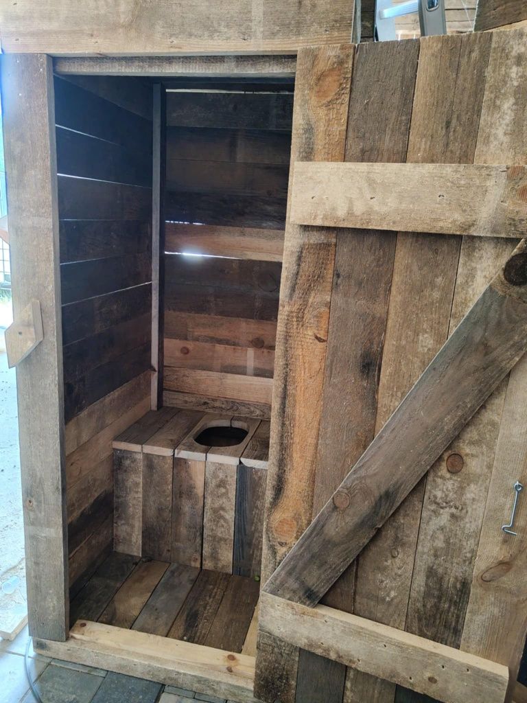 Wychodek WC toaleta