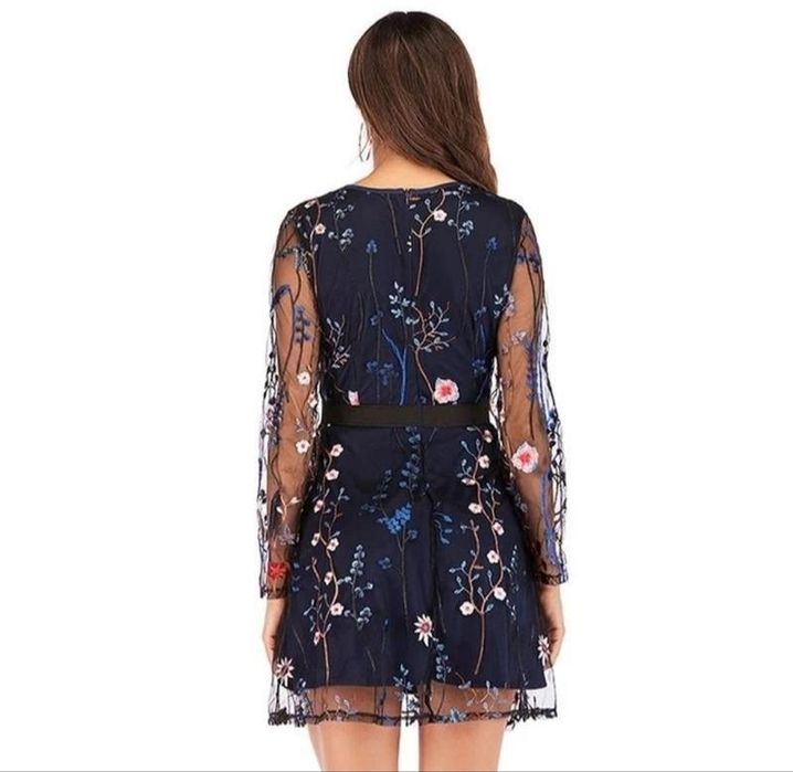 Нарядное платье с вышивкой