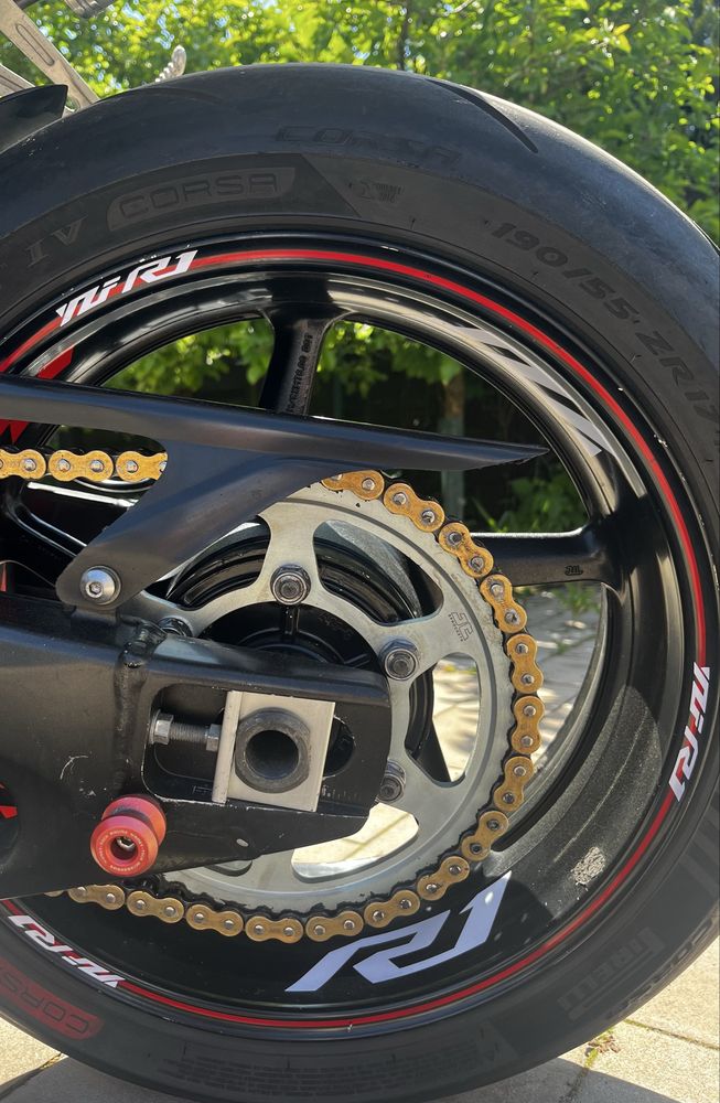Yamaha r1 rn19.