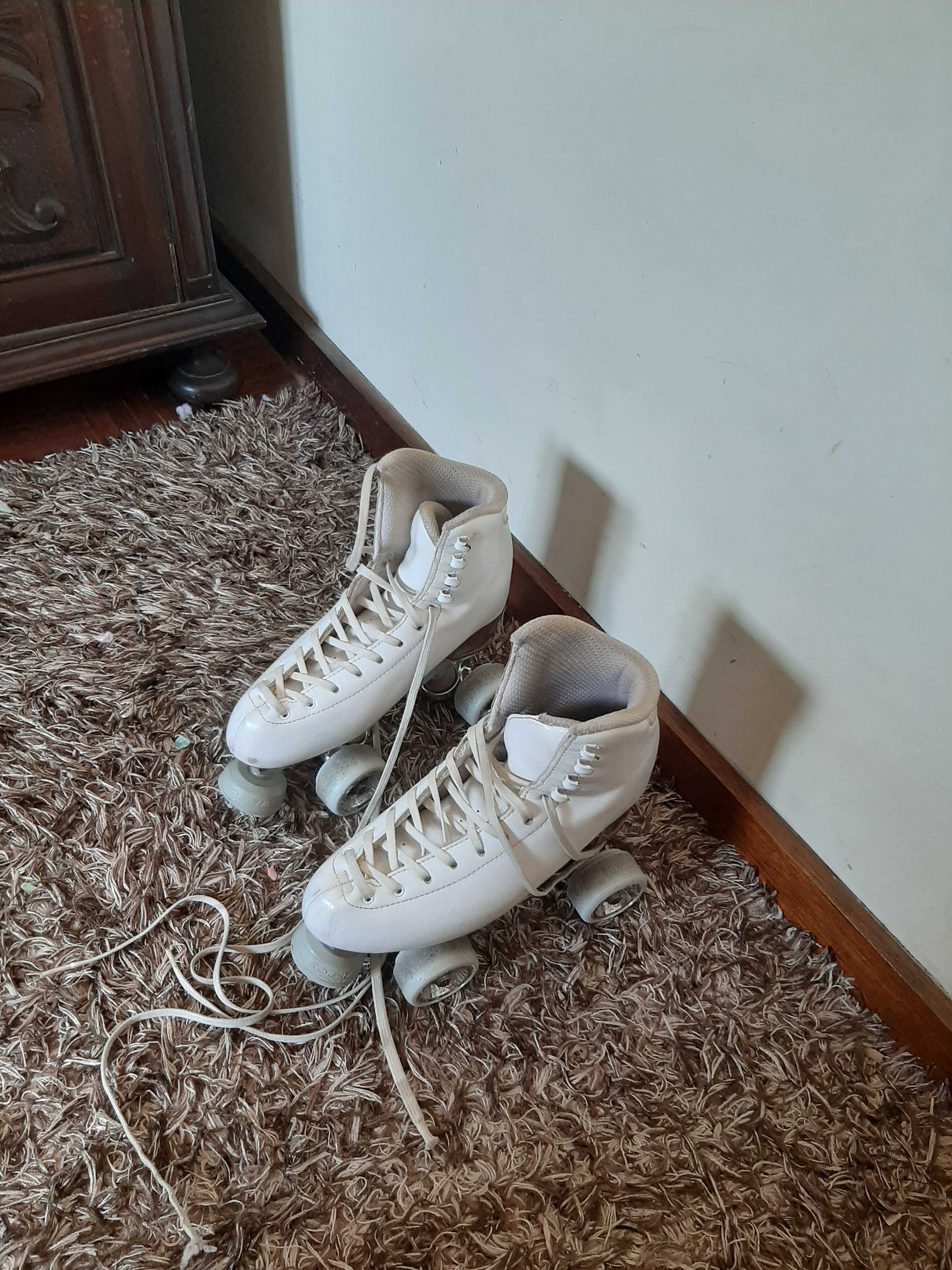 Patins patinagem artística.