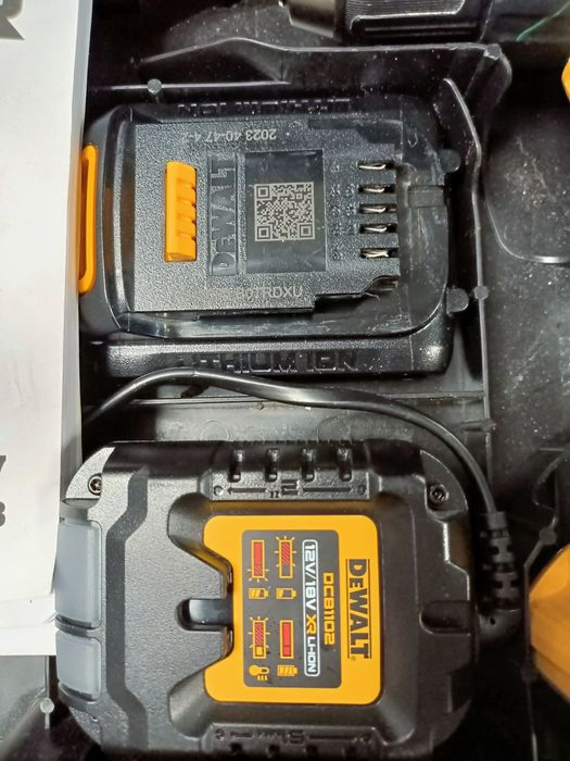 DeWalt DCD777 2X bateria, ładowarka, jak nowa