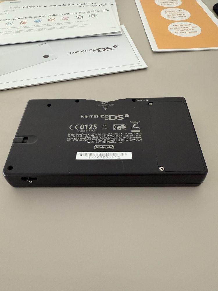 Nintendo dsi preta com caixa e manuais