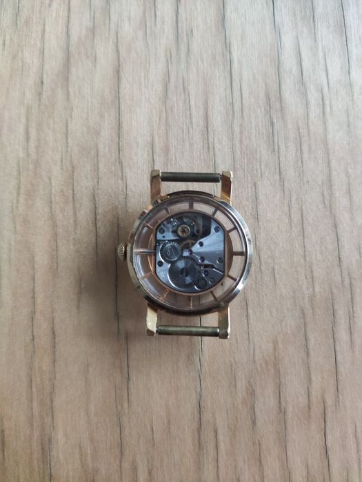 Piękny i nietypowy damski zegarek mechaniczny