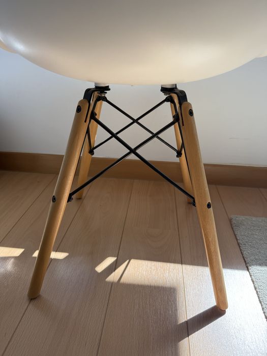 Cadeira estilo Eames - nordica