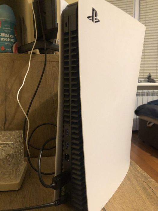 PlayStation 5 (с Blu-ray) + 2 оригинальных DualSense