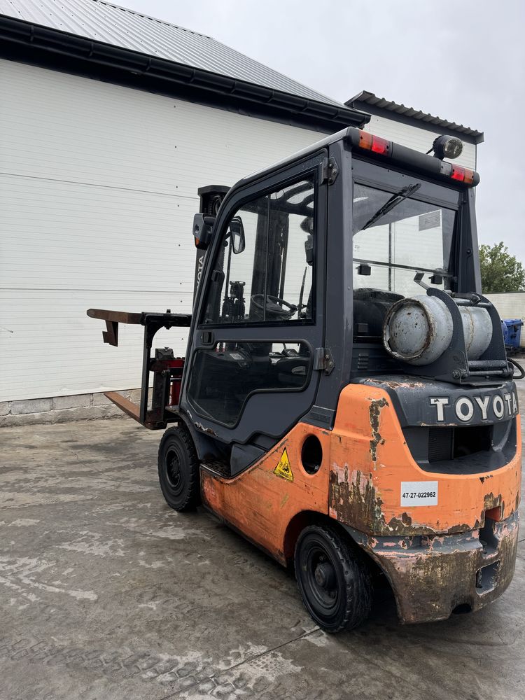 Toyota 02-8FGF18 Triplex Obrotnica
