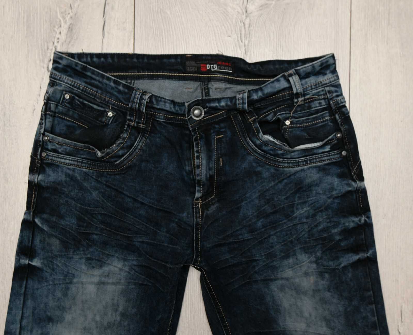 Spodnie jeansowe firmy DTG Jeans r.33, Piekny wzor i elastyczne